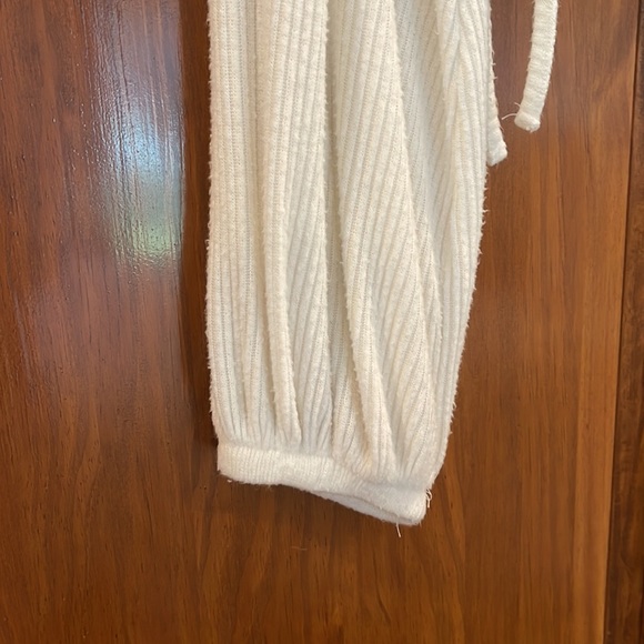 Urban Outfitters wrapped knit long sleeve cropped top - Picture 4 of 7